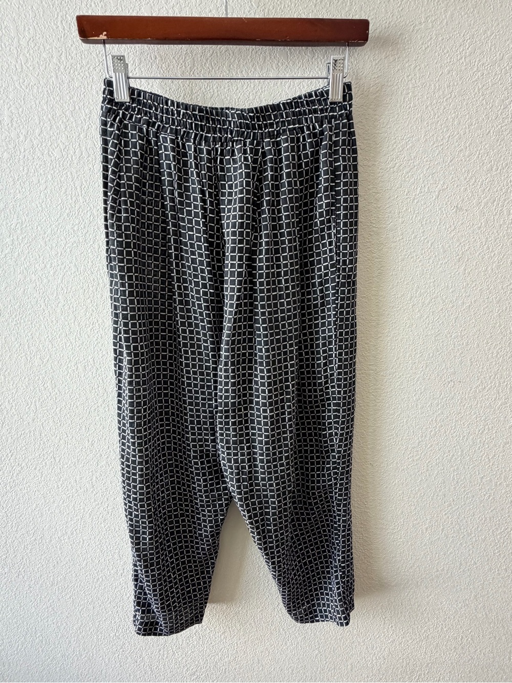 Ilana Kohn Black & White Grid Elastic-Waist Cropped Pants